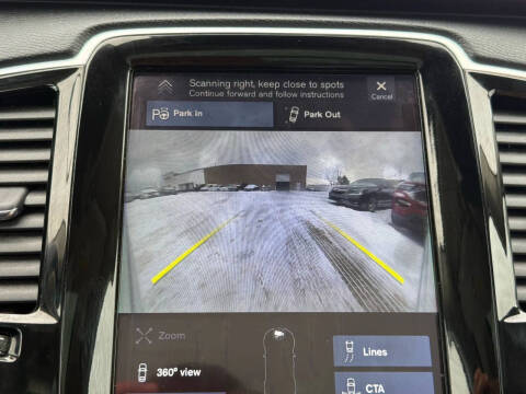 2016 Volvo XC90 T6 Momentum