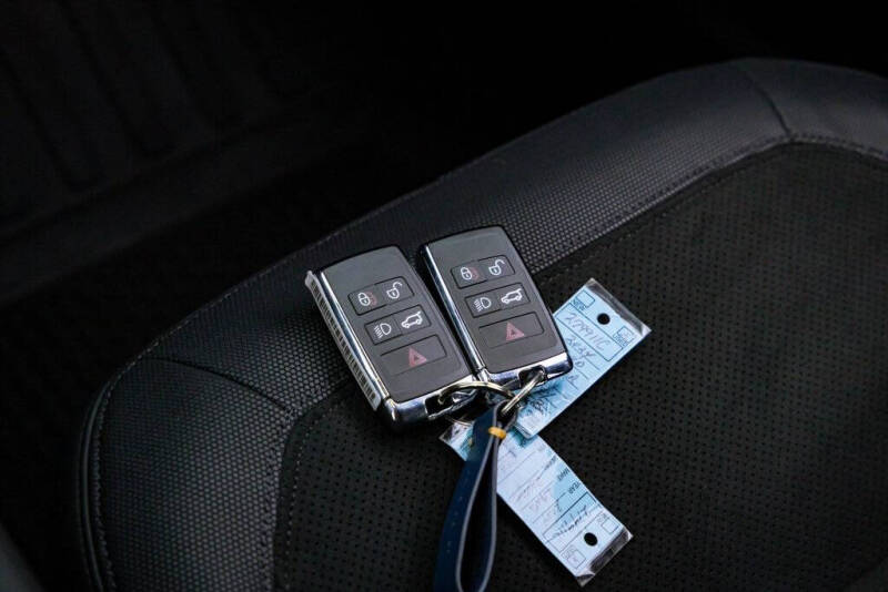 2024 Land Rover Defender 130 V8 P500