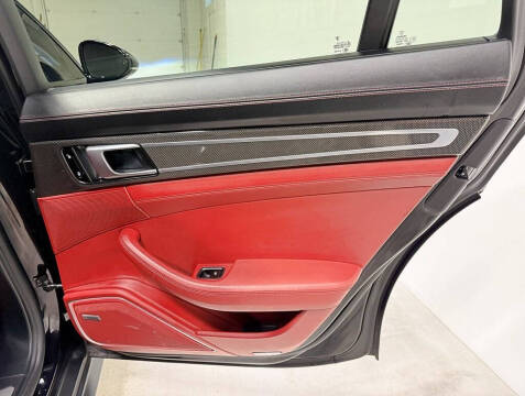 2018 Porsche Panamera 4