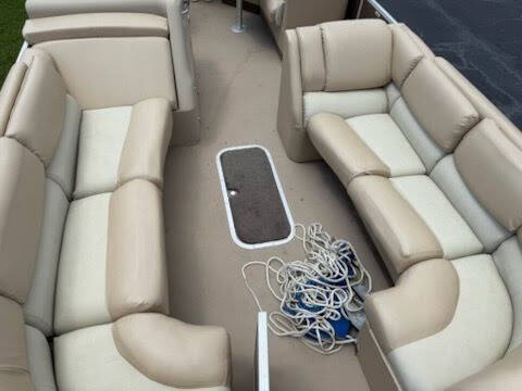 2011 Bennington 25753