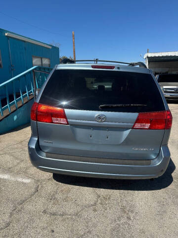 2005 Toyota Sienna LE 7 Passenger