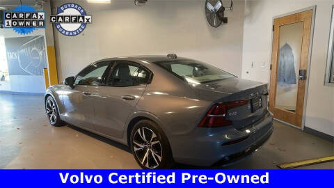 2023 Volvo S60 B5 Plus Dark Theme