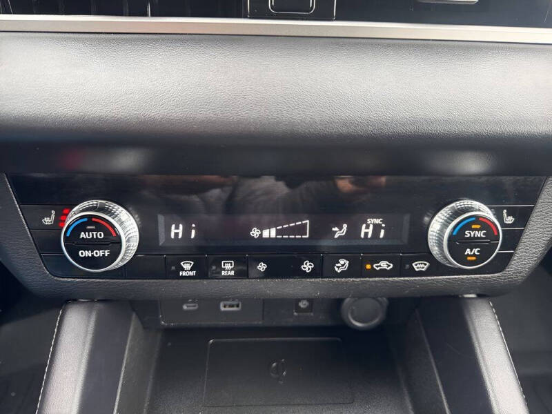 2023 Mitsubishi Outlander PHEV SE