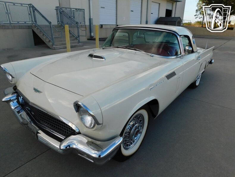 1957 Ford Thunderbird