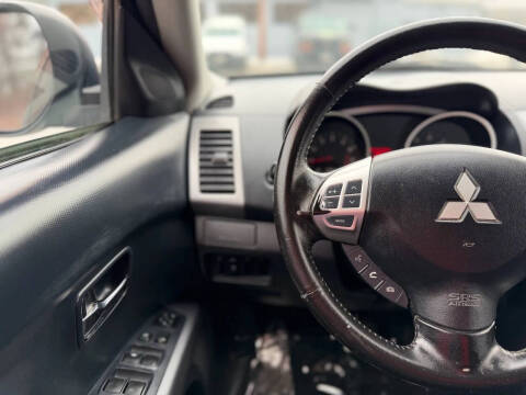 2011 Mitsubishi Outlander ES