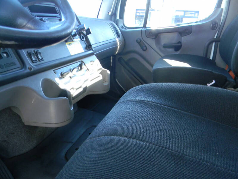 2015 Freightliner M2 106