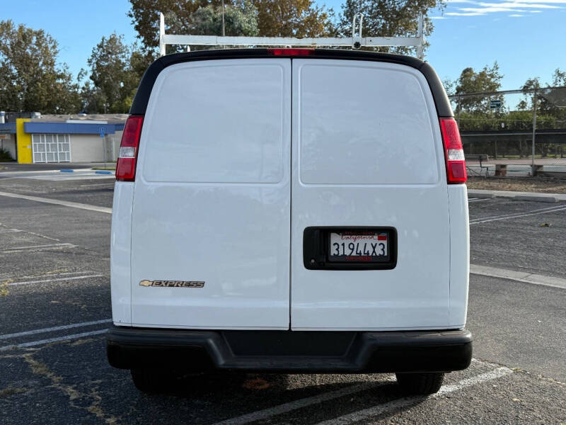 2023 Chevrolet Express 2500