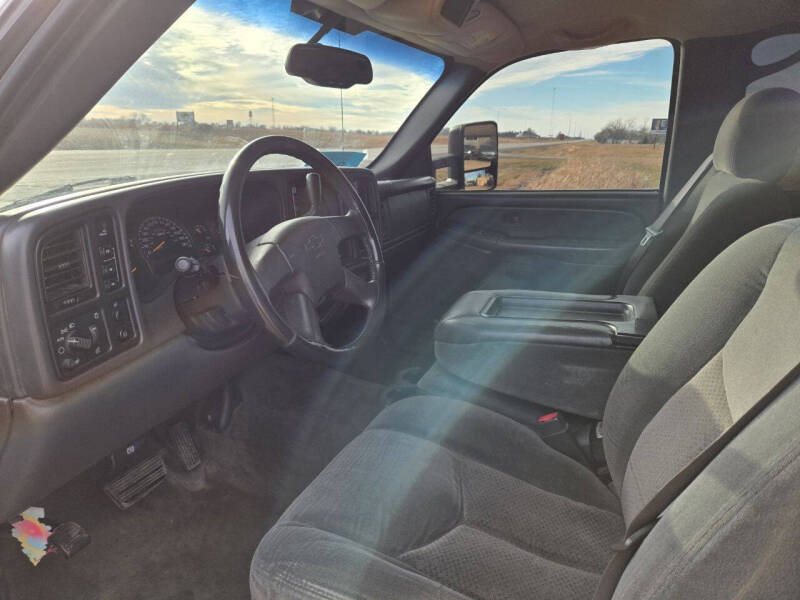 2004 Chevrolet Silverado 2500HD LS