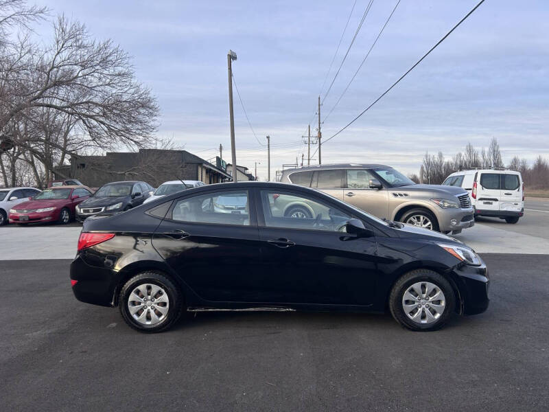 2017 Hyundai Accent SE