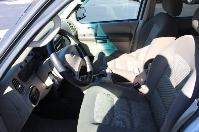 2004 Ford Explorer Sport Trac XLT