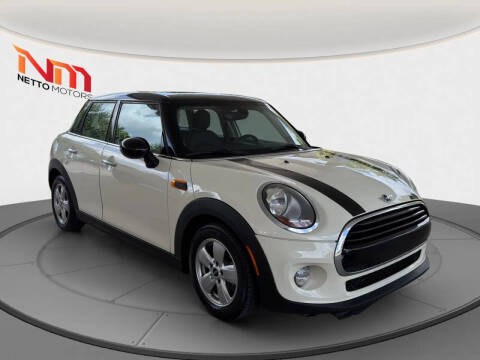 2017 MINI Hardtop 4 Door Cooper