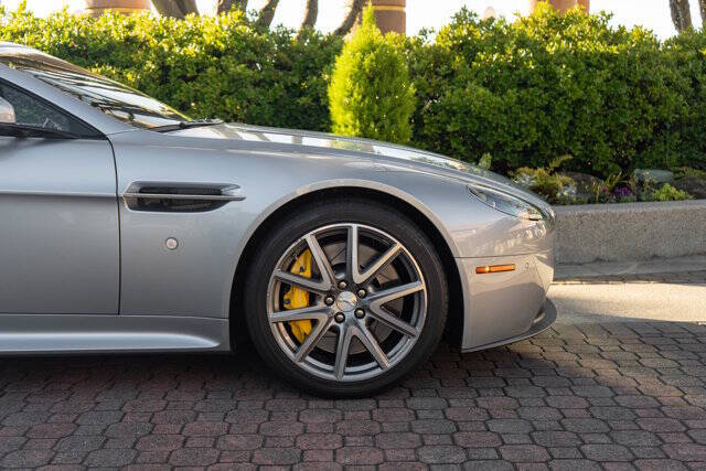 2015 Aston Martin V8 Vantage 25