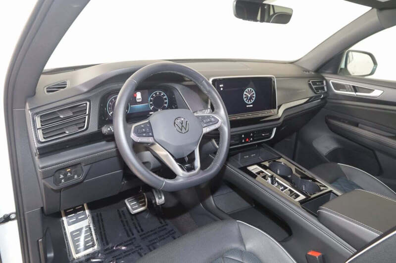 2024 Volkswagen Atlas Cross Sport SEL Premium R-Line 4Motion