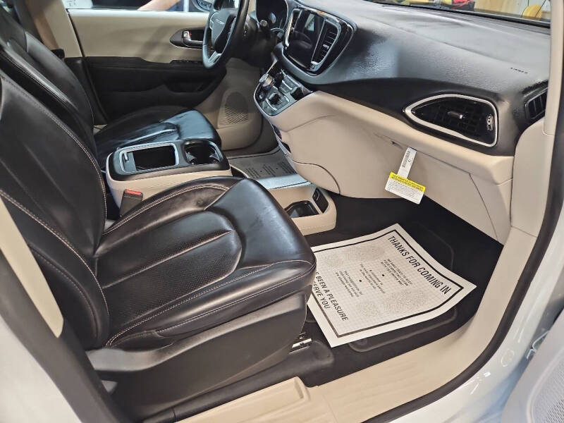 2023 Chrysler Pacifica Touring L