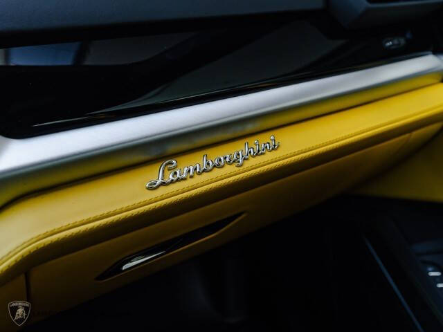 2025 Lamborghini Urus SE