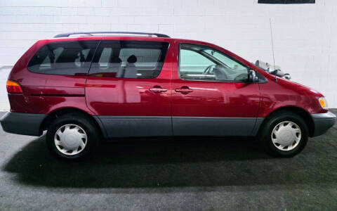 1999 Toyota Sienna LE