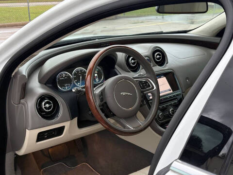 2012 Jaguar XJ