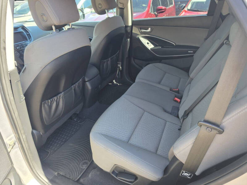 2017 Hyundai Santa Fe SE