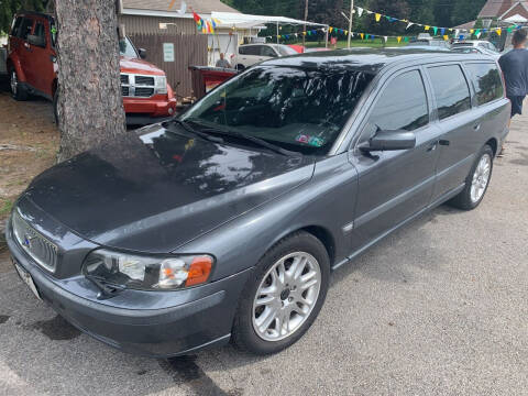 2004 Volvo V70 for sale at Trocci's Auto Sales in West Pittsburg PA