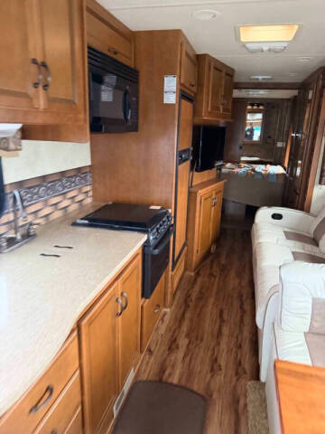 2013 Thor Motor Coach Hurricane