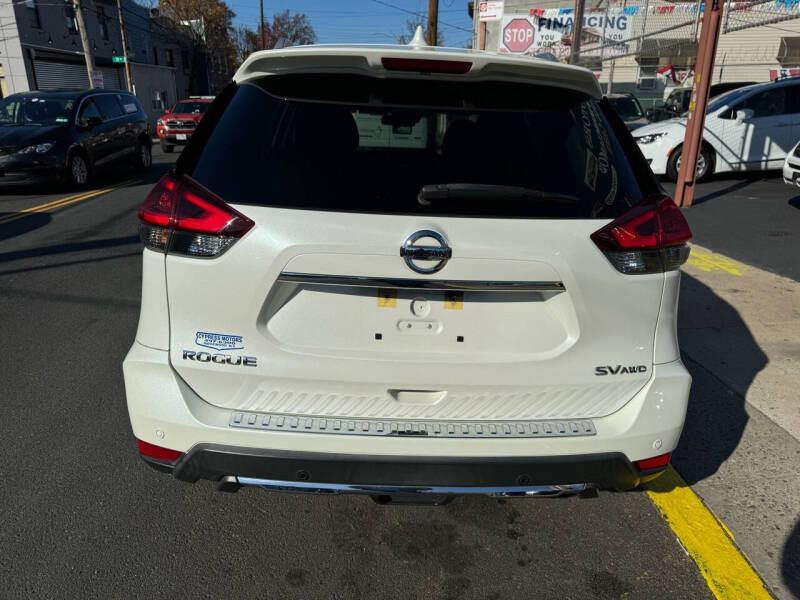 2019 Nissan Rogue SV photo 7