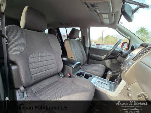2012 Nissan Pathfinder LE