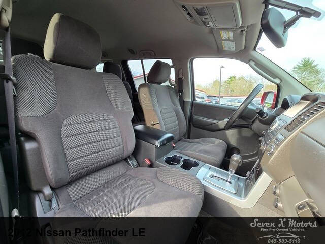 2012 Nissan Pathfinder LE