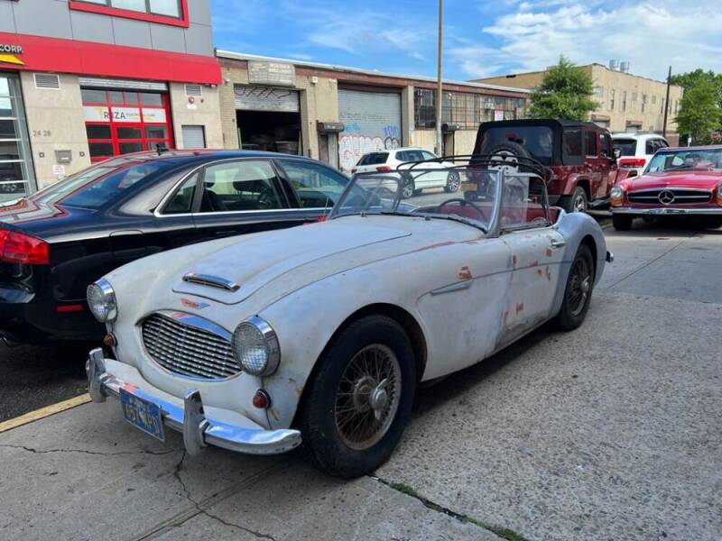 1960 Austin-Healey 3000 BT7 for sale at Gullwing Motor Cars Inc in Astoria NY