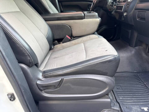 2017 Nissan Titan S