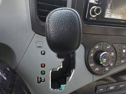 2012 Toyota Sienna LE 8-Passenger