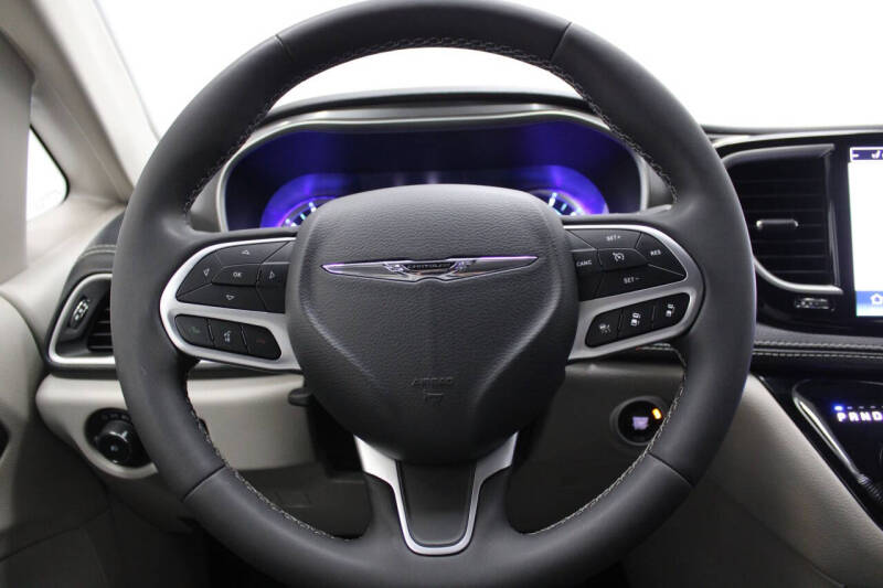 2024 Chrysler Pacifica Plug-In Hybrid Select