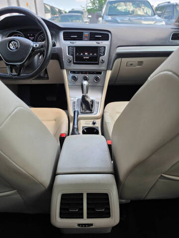 2016 Volkswagen Golf TSI SE