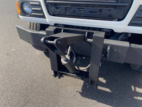 2006 Mack CV713