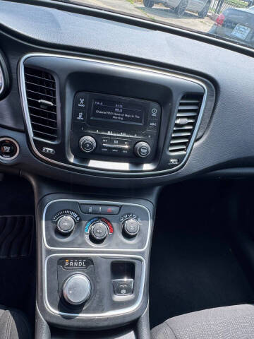 2015 Chrysler 200 LX