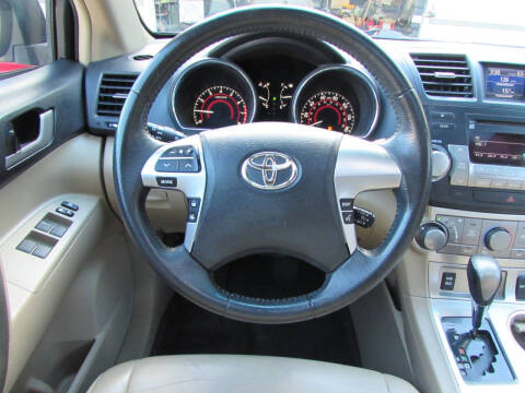 2012 Toyota Highlander SE