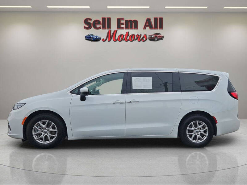 2023 Chrysler Pacifica Touring L