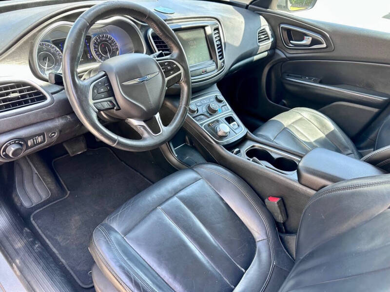 2017 Chrysler 200 Limited