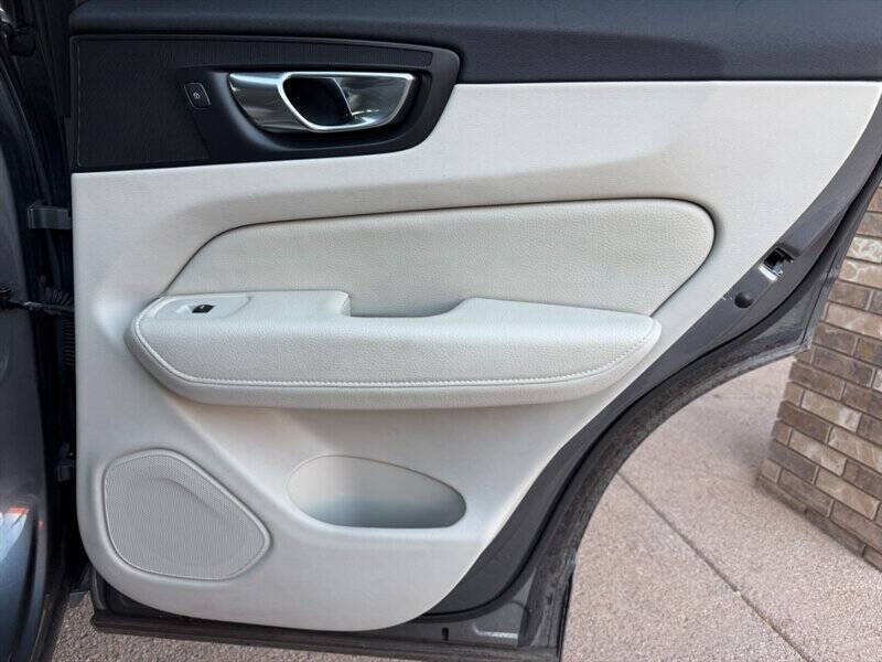 2020 Volvo XC60 T6 Momentum