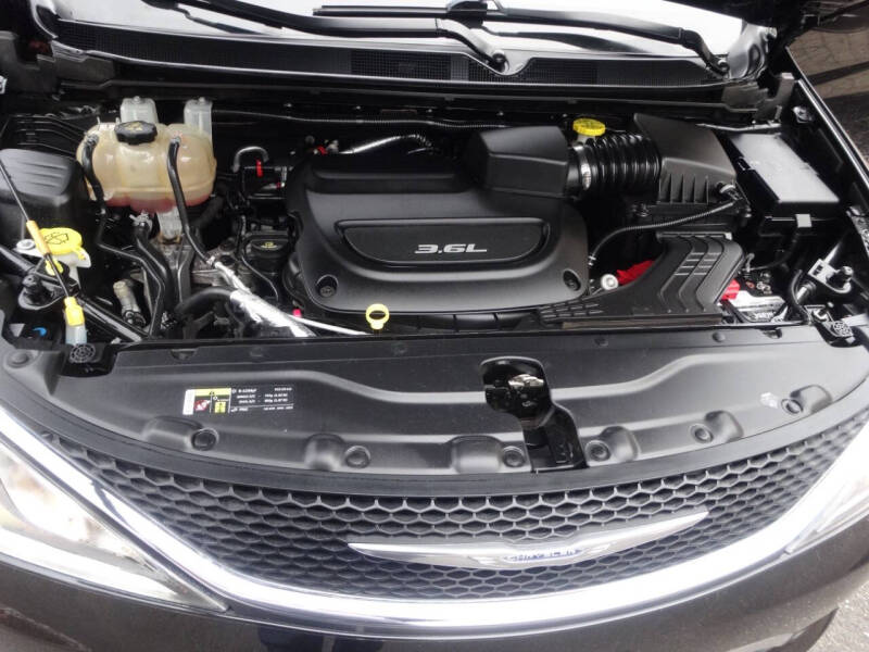 2017 Chrysler Pacifica Touring-L