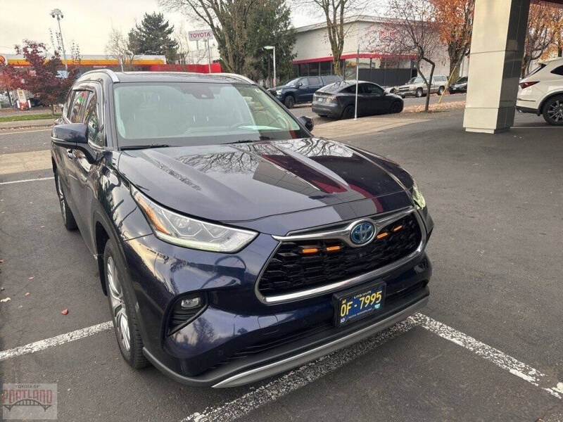 2021 Toyota Highlander Hybrid Platinum
