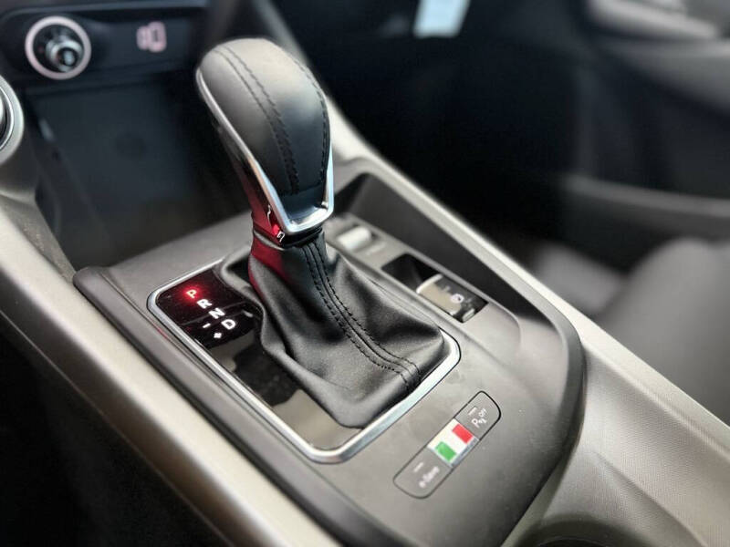 2024 Alfa Romeo Tonale Hybrid Ti