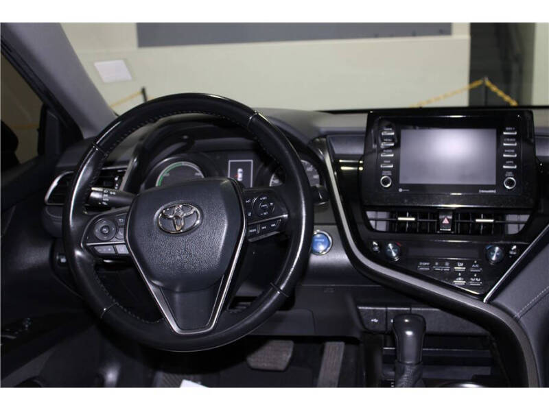 2022 Toyota Camry Hybrid SE Nightshade