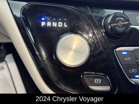 2024 Chrysler Voyager LX