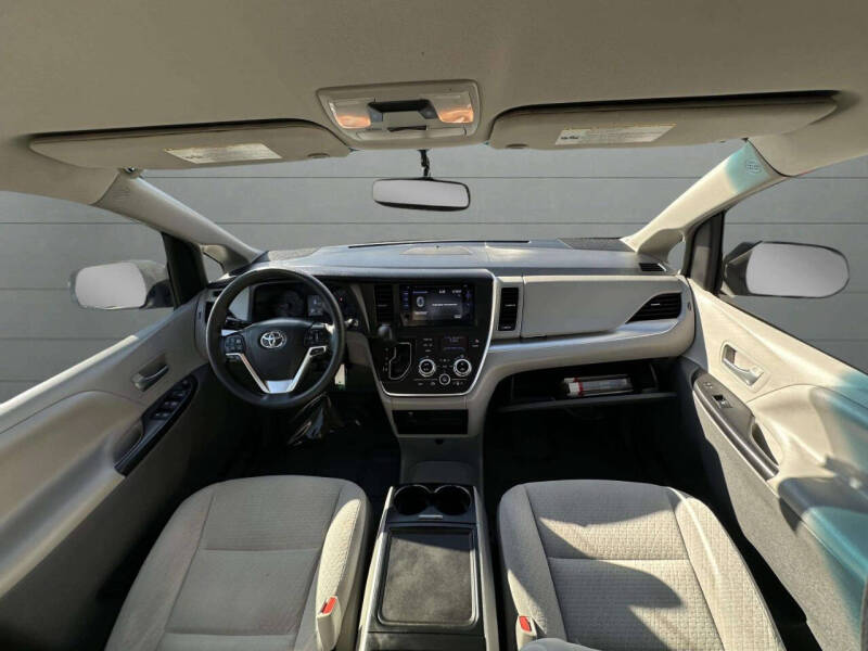 2015 Toyota Sienna LE 8-Passenger