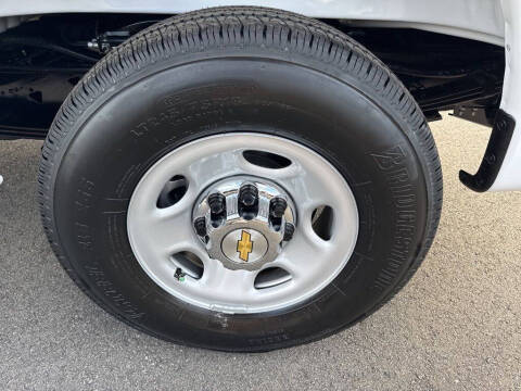 2025 Chevrolet Express 2500