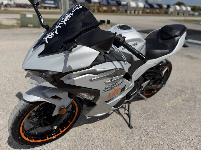 2025 Kawasaki Ninja 500 (ABS)