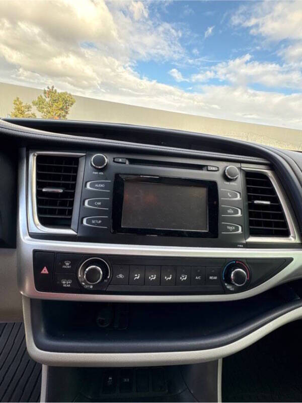 2019 Toyota Highlander LE