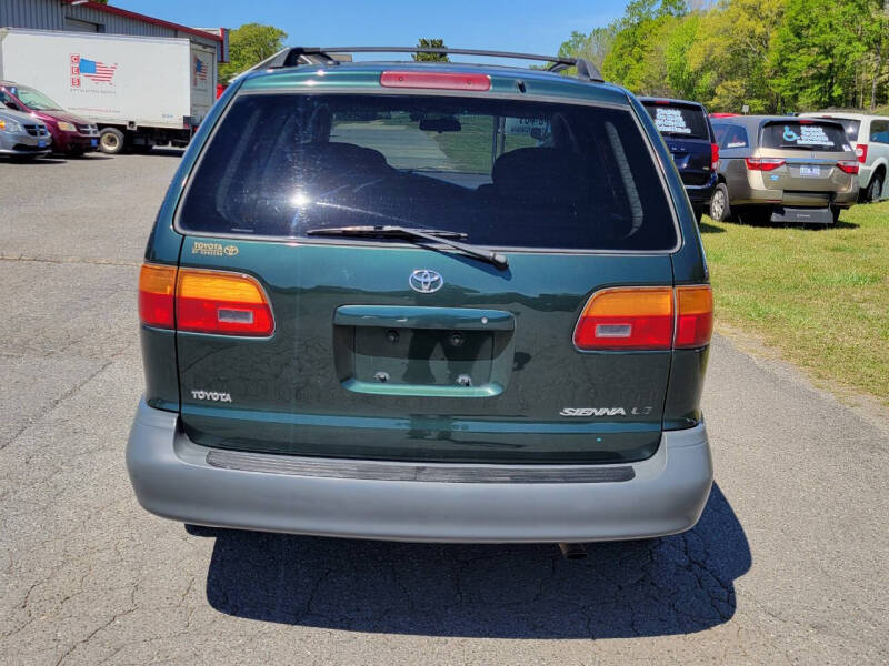 2000 Toyota Sienna LE