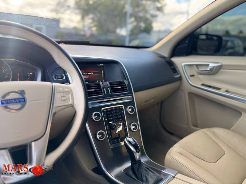 2016 Volvo XC60 T5 Drive-E Premier