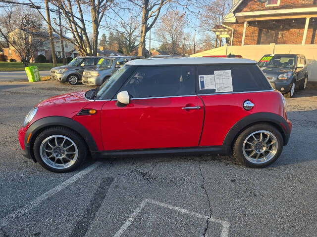 2012 MINI Cooper Hardtop for sale at QUEENSGATE AUTO SALES in York, PA